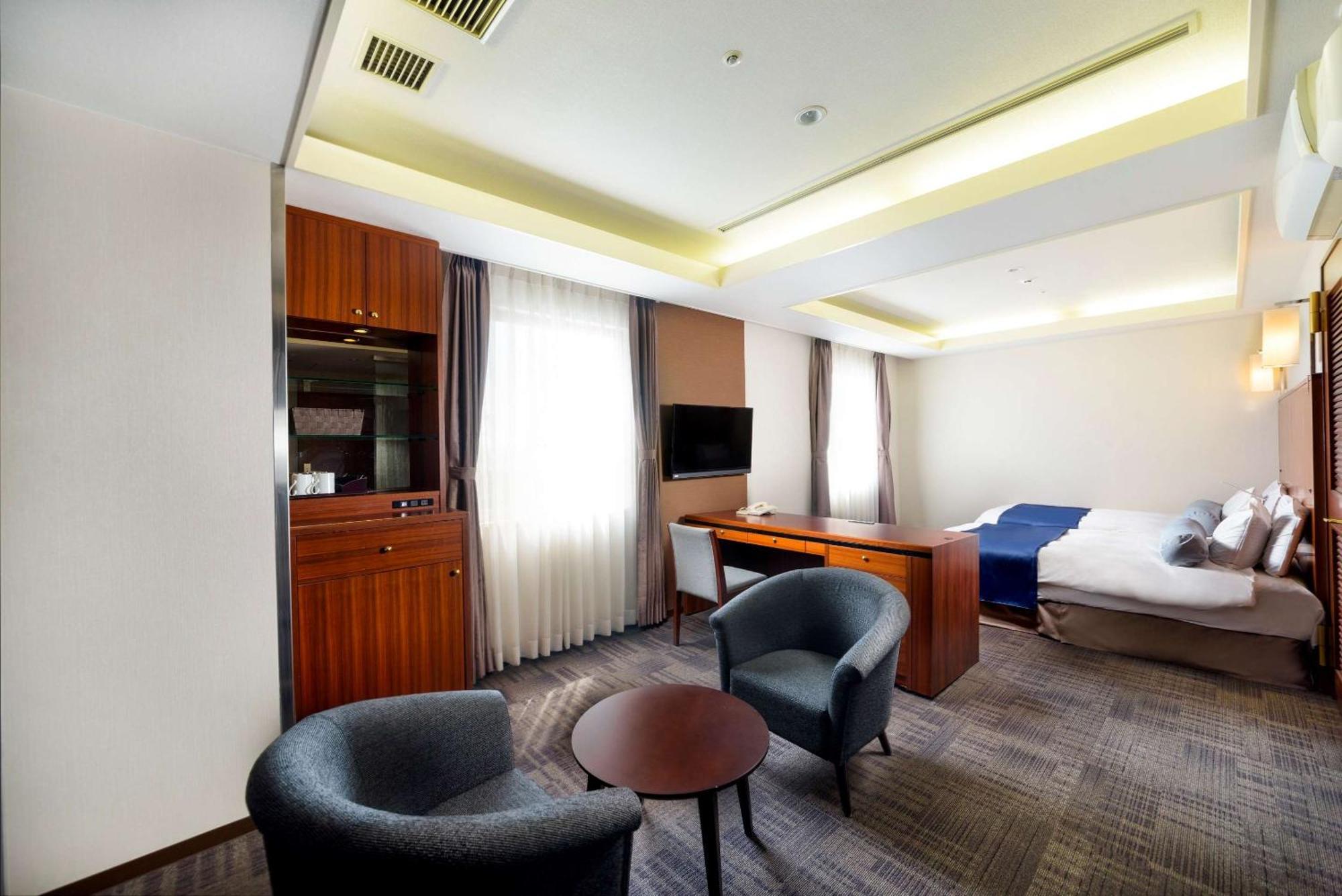 Surestay Plus Hotel By Best Western Shin-Osaka Exterior foto